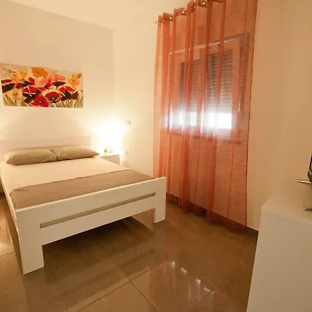 2 Apartment *