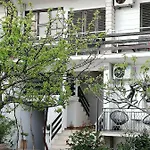 2 Apartment *